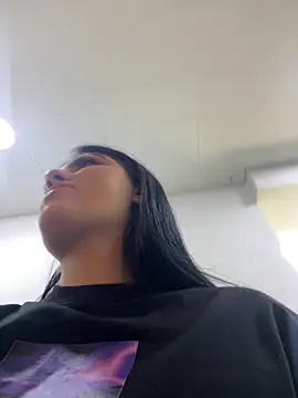 Snapshot of IrisBaker chatting on October 24, 2025, 9:14 pm IrisBaker online show from October 24, 2025, 9:14 pm