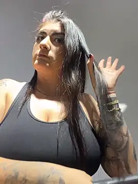 Snapshot of IrisBaker chatting on March 6, 2026, 10:16 pm IrisBaker online show from March 6, 2026, 10:16 pm