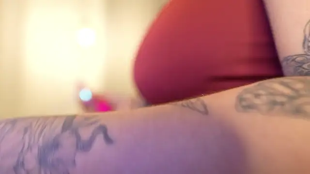 Snapshot of IrisBaker chatting on November 27, 2025, 9:04 pm IrisBaker online show from November 27, 2025, 9:04 pm