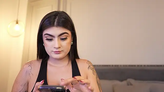 Snapshot of IrisBaker chatting on October 9, 2025, 9:37 pm IrisBaker online show from October 9, 2025, 9:37 pm