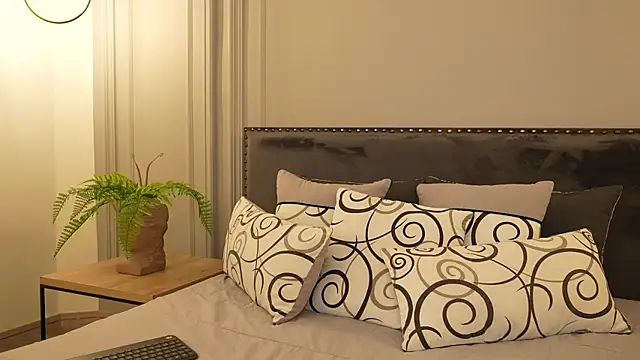 Snapshot of IrisBaker chatting on November 13, 2025, 9:08 pm IrisBaker online show from November 13, 2025, 9:08 pm