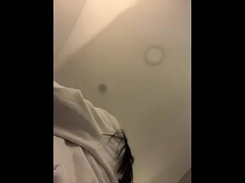 Snapshot of IrisBaker chatting on March 18, 2026, 10:21 pm IrisBaker online show from March 18, 2026, 10:21 pm