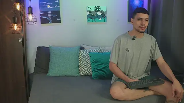 Snapshot of Cleoanubis- chatting on January 14, 2026, 6:17 am Cleoanubis- online show from January 14, 2026, 6:17 am