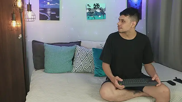 Snapshot of Cleoanubis- chatting on October 30, 2025, 7:50 am Cleoanubis- online show from October 30, 2025, 7:50 am