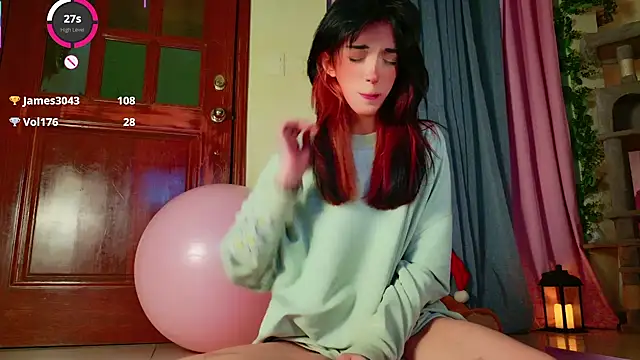 Snapshot of Finibondi chatting on December 5, 2025, 7:40 am Finibondi online show from December 5, 2025, 7:40 am