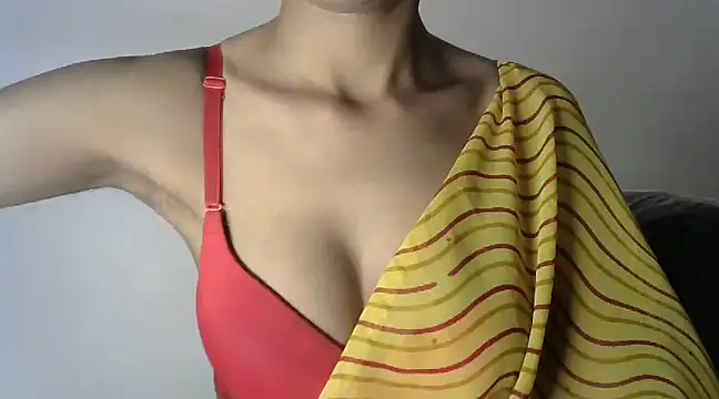 Snapshot of lola-__ chatting on December 3, 2024, 7:06 pm lola- online show from December 3, 2024, 7:06 pm