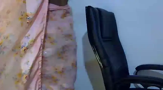 Snapshot of lola-__ chatting on December 12, 2024, 7:15 pm lola- online show from December 12, 2024, 7:15 pm