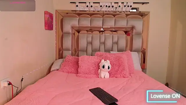 emilyaboott online show from October 17, 2025, 10:44 pm