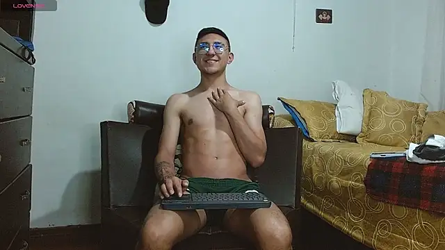 samfox  online show from October 18, 2025, 5:09 am