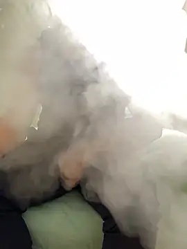 FumesClouds online show from December 18, 2024, 10:13 pm