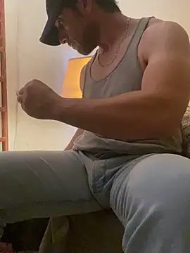 Snapshot of FumesClouds chatting on March 25, 2026, 10:19 pm FumesClouds online show from March 25, 2026, 10:19 pm