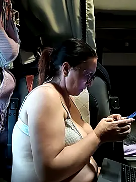 cuplubijoanna online show from November 11, 2025, 4:24 pm