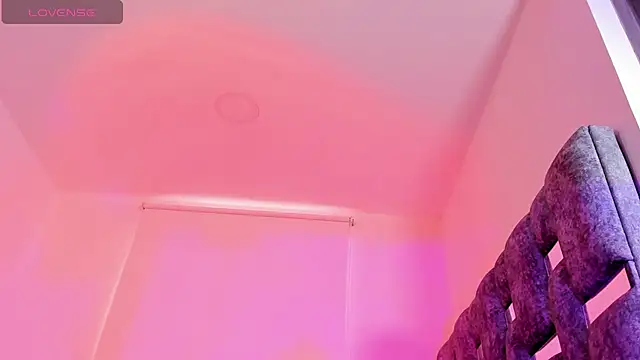 Snapshot of rossth1 chatting on November 28, 2025, 2:50 pm rossth1 online show from November 28, 2025, 2:50 pm