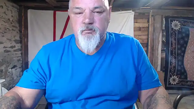 Newfiesausage1972 online show from June 19, 2026, 12:11 pm