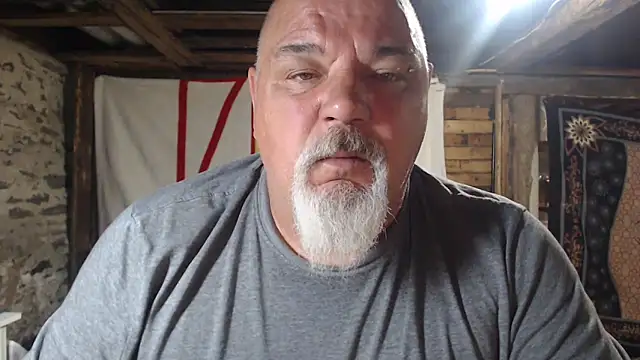 Newfiesausage1972 online show from June 17, 2026, 9:19 am