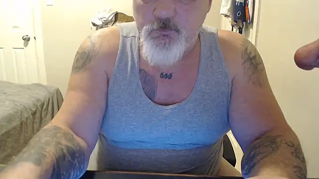 Snapshot of Newfiesausage1972 chatting on February 19, 2025, 4:22 pm Newfiesausage1972 online show from February 19, 2025, 4:22 pm