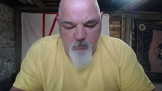 Newfiesausage1972 online show from April 23, 2026, 3:02 pm