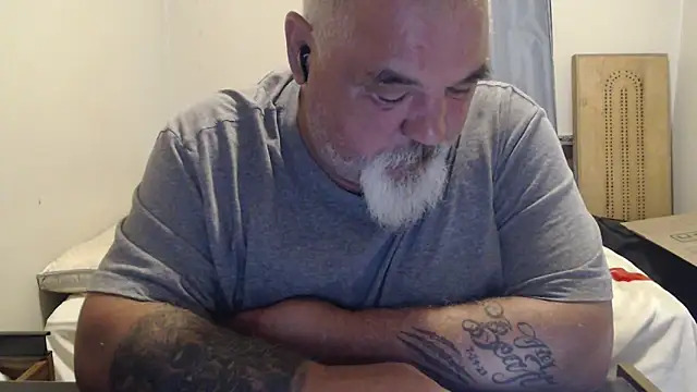 Snapshot of Newfiesausage1972 chatting on September 25, 2025, 2:23 pm Newfiesausage1972 online show from September 25, 2025, 2:23 pm