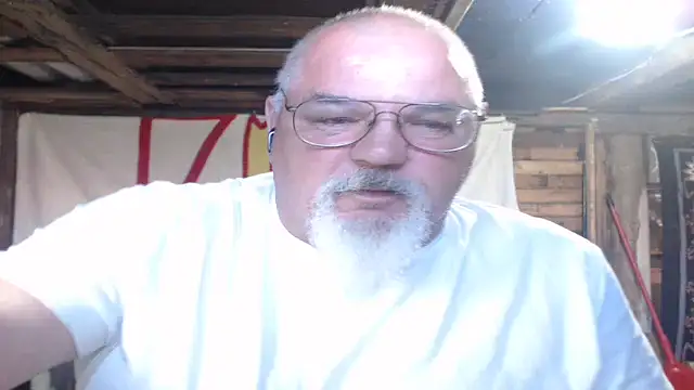 Newfiesausage1972 online show from May 28, 2026, 12:44 pm