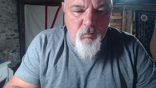 Newfiesausage1972 online show from June 22, 2026, 9:17 am