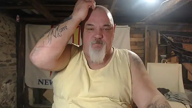 Snapshot of Newfiesausage1972 chatting on March 5, 2026, 10:45 am Newfiesausage1972 online show from March 5, 2026, 10:45 am