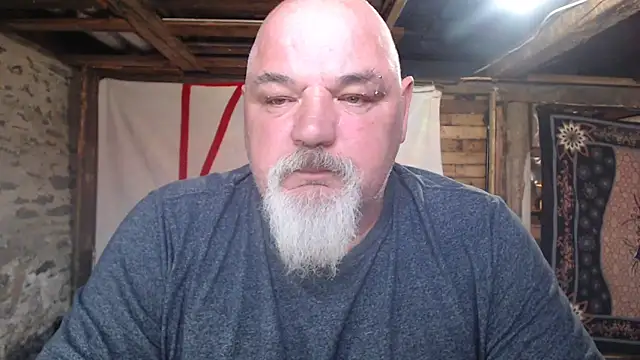 Newfiesausage1972 online show from April 22, 2026, 2:46 pm