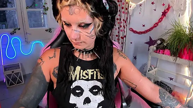Snapshot of lady_sontse_ chatting on May 13, 2026, 6:59 pm lady sontse online show from May 13, 2026, 6:59 pm