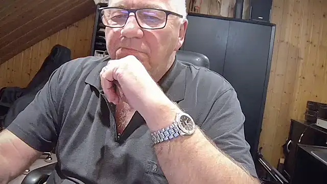 Snapshot of biggandybig chatting on October 31, 2025, 3:36 am biggandybig online show from October 31, 2025, 3:36 am