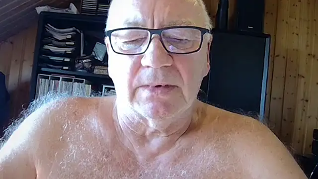 Snapshot of biggandybig chatting on November 3, 2025, 12:20 pm biggandybig online show from November 3, 2025, 12:20 pm