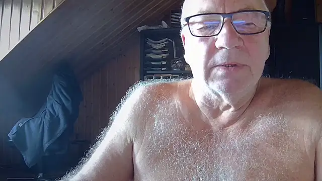 Snapshot of biggandybig chatting on November 12, 2025, 10:08 am biggandybig online show from November 12, 2025, 10:08 am