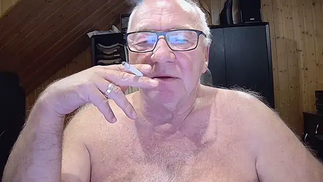 Snapshot of biggandybig chatting on November 16, 2025, 12:26 am biggandybig online show from November 16, 2025, 12:26 am