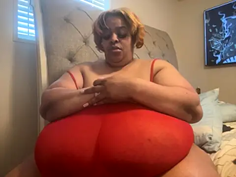 Missredboneo12 online show from October 31, 2025, 3:41 pm