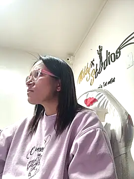 Snapshot of Yaumiko chatting on October 27, 2025, 11:55 am Yaumiko online show from October 27, 2025, 11:55 am