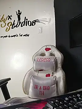 Snapshot of Yaumiko chatting on November 27, 2025, 7:14 pm Yaumiko online show from November 27, 2025, 7:14 pm