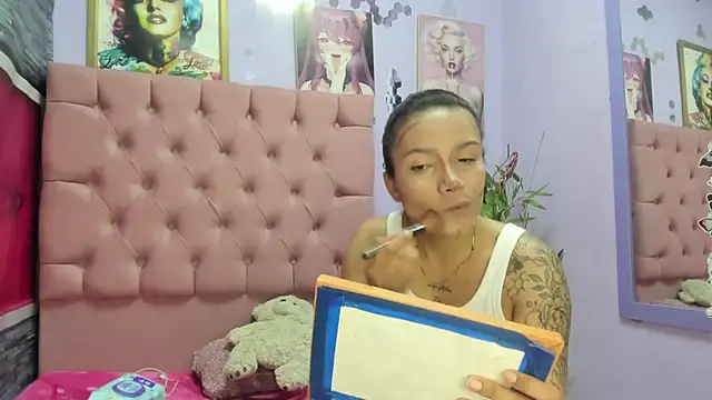 Snapshot of Yaumiko chatting on October 10, 2025, 11:22 am Yaumiko online show from October 10, 2025, 11:22 am