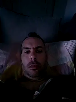 Snapshot of Giannis1990_ chatting on April 25, 2026, 9:23 pm Giannis1990 online show from April 25, 2026, 9:23 pm
