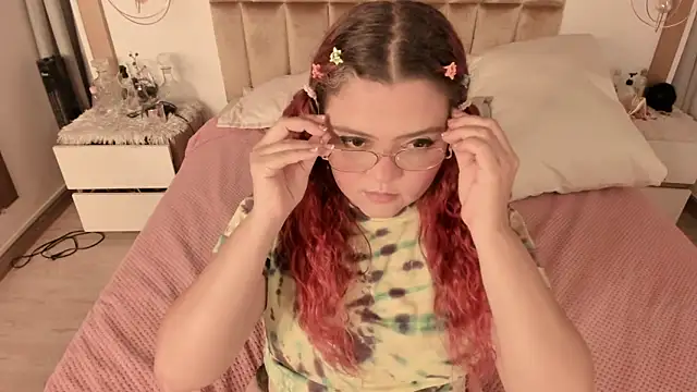 Twwiiggy online show from March 17, 2025, 3:14 am