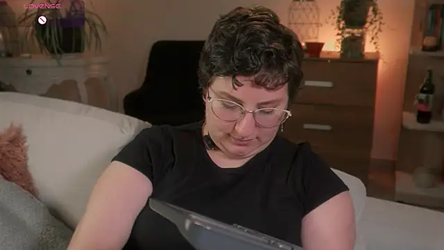 Ximenna Cruz online show from November 16, 2025, 11:19 pm