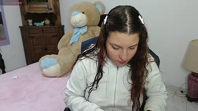 Snapshot of alexia_87 chatting on April 28, 2026, 2:21 am alexia 87 online show from April 28, 2026, 2:21 am