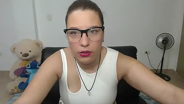 Snapshot of alexia_87 chatting on February 23, 2025, 3:35 am alexia 87 online show from February 23, 2025, 3:35 am