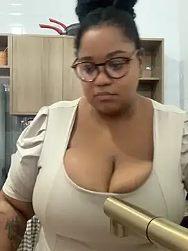 Snapshot of SweetLizzyBBW chatting on June 2, 2026, 5:57 pm SweetLizzyBBW online show from June 2, 2026, 5:57 pm