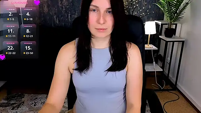 YrKiraXO online show from October 5, 2025, 6:04 am