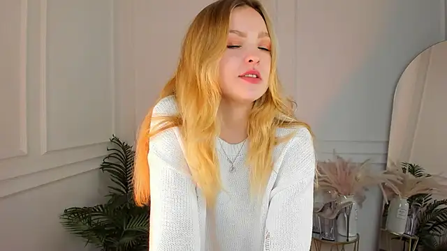 Snapshot of stay_with_alice chatting on November 24, 2025, 1:44 pm stay with alice online show from November 24, 2025, 1:44 pm