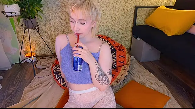 Snapshot of EmmyAmbros chatting on November 15, 2025, 5:39 pm EmmyAmbros online show from November 15, 2025, 5:39 pm