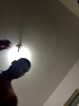 luismanuel 1998 online show from November 28, 2025, 3:28 am