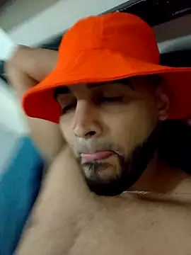 luismanuel 1998 online show from November 30, 2025, 2:45 am