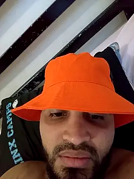 luismanuel 1998 online show from November 10, 2025, 9:09 pm