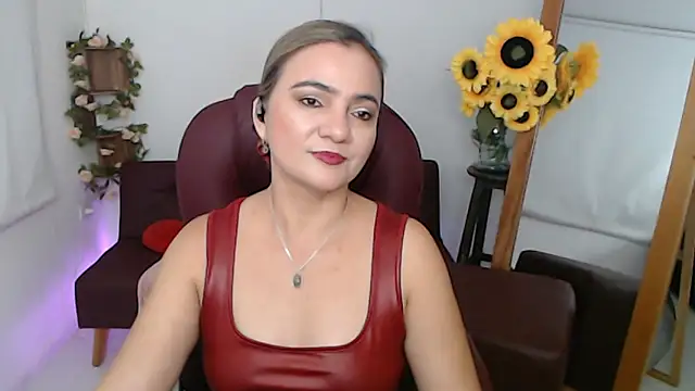 Snapshot of ana_milf chatting on June 10, 2026, 3:24 pm ana milf online show from June 10, 2026, 3:24 pm