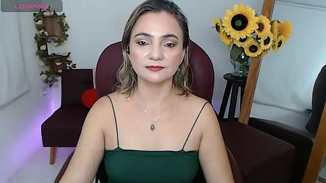 Snapshot of ana_milf chatting on August 3, 2026, 2:01 pm ana milf online show from August 3, 2026, 2:01 pm