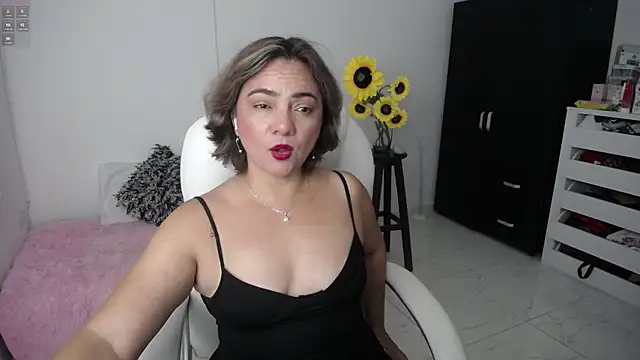 ana milf online show from February 18, 2025, 11:33 am